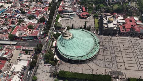 Aerial-view-of-a-Catholic-temple-in-Mexico-City,-Basilica-of-Guadalupe