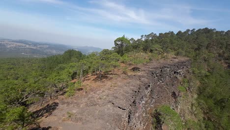 beautiful-drone-views-of-the-Volcancillo-crater-and-trails-in-Perote,-Veracruz,-Mexico