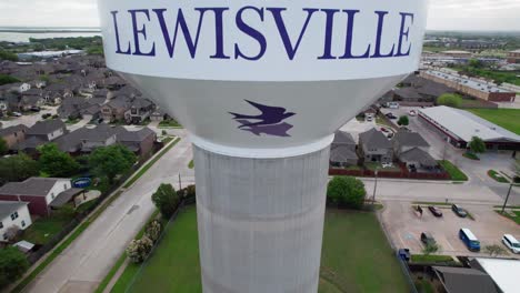 Aerial-video-of-a-water-tower-in-Lewisville-Texas