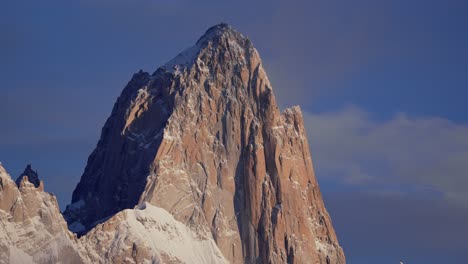 Sunrise-timelapse-over-Mount-Fitz-Roy-in-Patagonia,-Argentina