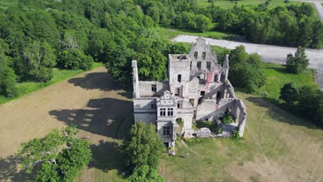 Las-órbitas-Aéreas-Destruyeron-Parcialmente-La-Mansión-Del-Caballero-Ungru-Mois-En-Estonia.