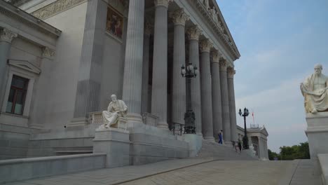 Couple-Takes-Pictures-of-Themselves-on-the-Stairs-of-Austrian-Parliament