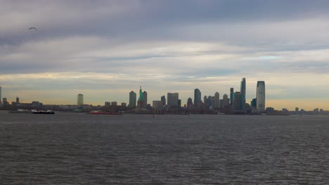 Downtown-Manhattan-Und-Freiheitsstatue-Von-Staten-Island-Ferry