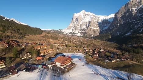 Ski-lodge,-homes-and-rentals-in-Grindelwald,-Switzerland