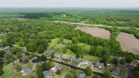 Collierville-Suburbano-En-Tennessee-Con-Casas-Y-Exuberante-Vegetación,-Vista-Aérea