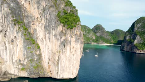 Maya-Bay-Cliff,-Insel-Ko-Phi-Phi-Le---Provinz-Krabi-Thailand