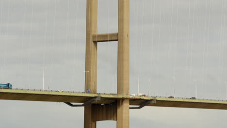 Aufrichten-Des-Südturms-Auf-Der-Humber-Bridge