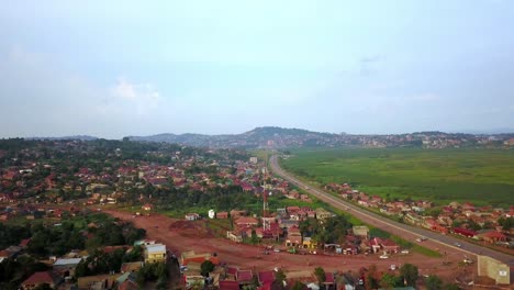 Autopista-Kampala-entebbe-Que-Pasa-Por-Barrios-De-Kampala,-Uganda