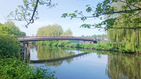 Jarrolds-bridge-pedestrian-foot-crossing-River-Wernsum,-City-of-Norwich