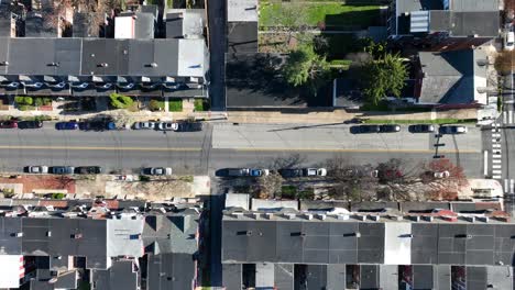 Antena-De-Arriba-Hacia-Abajo-De-La-Calle-De-La-Ciudad-En-EE.UU.-Urbano