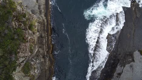 Eaglehawk-Neck,-a-narrow-isthmus-on-the-Tasman-Peninsula-in-Tasmania,-is-renowned-for-its-stunning-coastal-scenery-and-rich-history