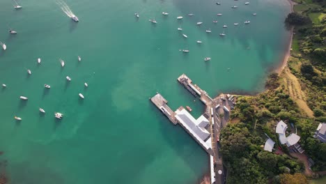 Matiatia-Ferry-Terminal-An-Der-Matiatia-Bay-In-Oneroa,-Auckland,-Neuseeland