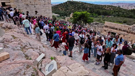 Acropolis-of-Athens-crowded-with-tourists,-slow-motion-view