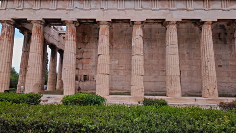 The-ancient-Greek-temple-of-Hephaestus-in-Agora-Complex,-Athens