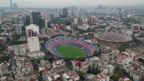 Drone's-Eye-View-of-Noche-Buena-and-Napoles-Neighborhoods-in-Mexico-City,-Highlighting-Stadium-and-Bullring