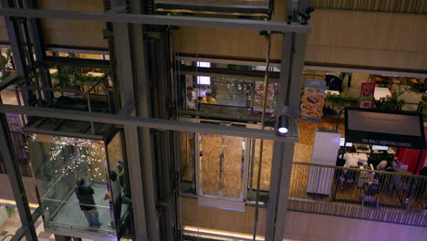 Shoppers-going-up-and-down-the-different-floors-of-a-department-store-in-the-city-of-Bangkok,-in-Thailand