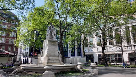 Statue-Von-William-Shakespeare-Auf-Dem-Leicester-Square-An-Einem-Sonnigen-Morgen