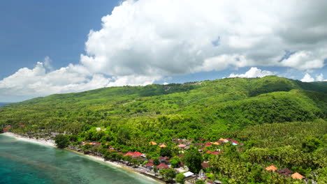 Dorf-An-Der-Küste-Der-Insel-Nusa-Penida,-Bali-In-Indonesien