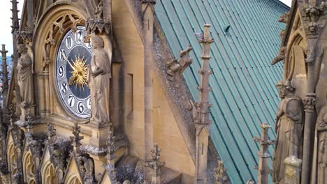 Close-Up-of-Large-Clock-and-Roof-of-Metz-Cathedral-in-France