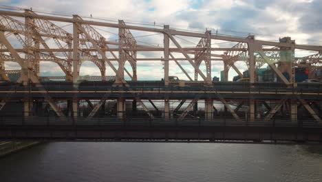 Roosevelt-Island-Tramway-Winter-Wolken-Panorama