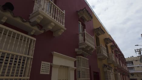 Tilt-down,-wander-through-colourful-streets-of-Getsemani,-apartment-buildings-in-Cartagena