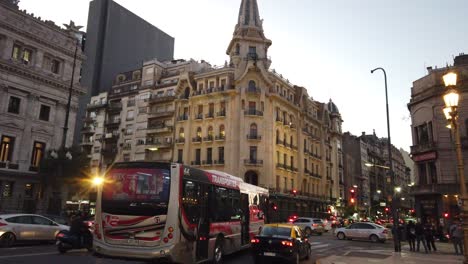 Pastelería-El-Molino-En-La-Ciudad-De-Buenos-Aires-Tráfico-Ciudad-Argentina-Avenida-Congreso