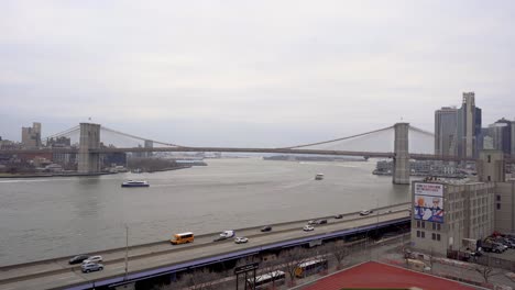 Puente-De-Brooklyn-Sobre-El-East-River-En-Nueva-York-Desde-Arriba