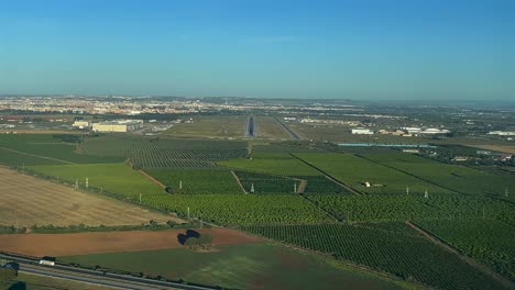 POV-Piloto-Llegando-Al-Aeropuerto-De-Sevilla,-España