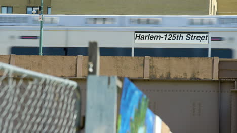 Los-Trenes-Cruzan-En-La-Estación-Elevada-De-Harlem-125th-Street-En-La-Ciudad-De-Nueva-York