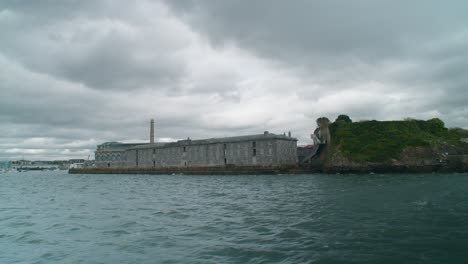 Slowmotion-Plymouth-Boats-Tour-Building