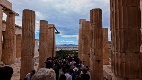 Majestic-view-of-Athens-city-from-gatehouse-of-Acropolis,-with-crowd-of-tourist
