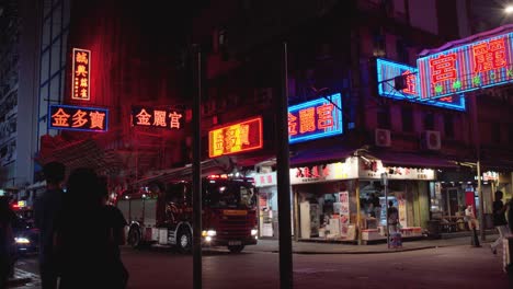 Blinking-neon-signs-with-Chinese-text-on-street-in-Hong-Kong-at-night