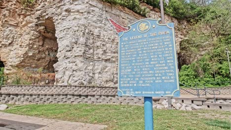 The-Legend-of-the-Piasa-Mural-Painted-on-Limestone-Cliffs-Along-the-Mississippi-Road,-Alton,-Illinois,-USA