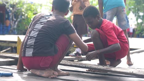 Native-Papuan-Indonesians-teamwork-children-working-together-crafting