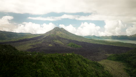 Monte-Batur,-Volcán-Activo,-Popular-Destino-De-Senderismo,-Bali,-Indonesia