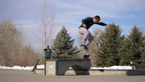 Truco-De-Skate-Incompleto-En-El-Skatepark