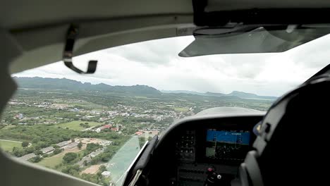 Pilot-Fliegt-Kleines-Flugzeug,-Nahaufnahme