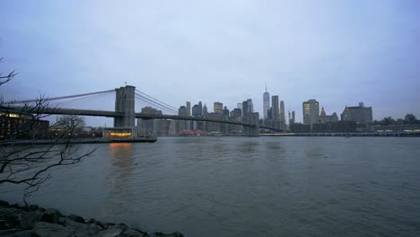 Blick-Auf-Brooklyn-Bridge-Und-Manhattan-Bridge-Mit-Lower-Eastside-Manhattan-Im-Hintergrund