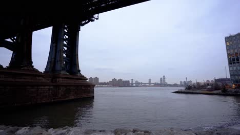 Vista-Desde-Debajo-Del-Puente-De-Manhattan-Pebble-Beach-Park