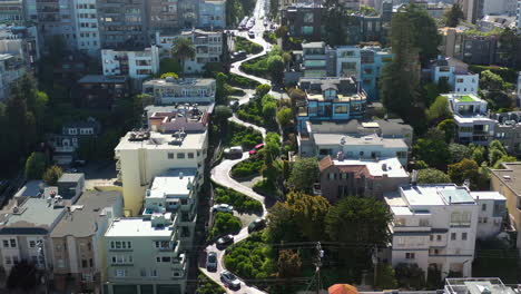 Cars-on-the-Lombard-street,-sunny-day-in-San-Francisco,-USA---Aerial-view