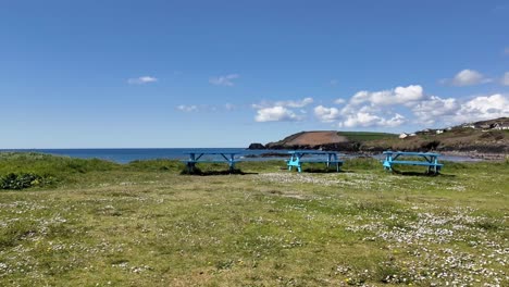 Empty,-inviting-blue-beaches-on-the-Owenahincha-beach-in-West-Cork,-Ireland