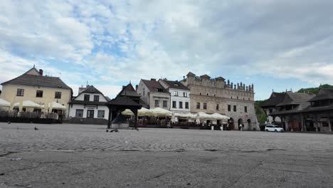 Plaza-Del-Mercado-Casco-Antiguo-Kazimierz-Dolny-En-Polonia