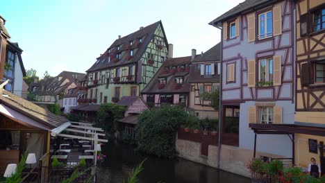 Ein-Besuch-In-La-Petite-Venise-In-Colmar-Ist-Definitiv-Eine-Der-Schönsten-Aktivitäten-Im-Elsass