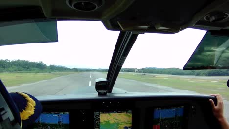 Piloto-Volar-Avión-Pequeño,-Cerrar