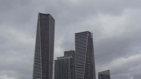 Primer-Plano-De-Edificios-De-Condominios-En-Humber-Bay-En-Etobicoke,-Toronto