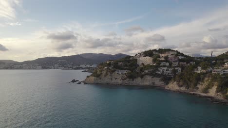 Vista-Panorámica-Del-Atardecer-De-Hoteles-En-La-Costa-De-Mallorca-Cerca-De-Santa-Ponsa-En-España