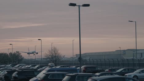 4K-Time-lapse-of-a-plane-landing-in-morning-sun