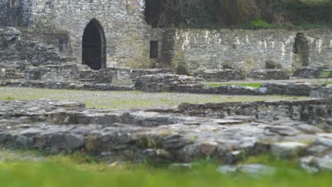 Ruins-Of-The-Old-Mellifont-Abbey-Monument-In-Tullyallen,-County-Louth,-Ireland