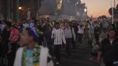 Multitudes-De-Fútbol-En-El-Mundial-De-Ciudad-Del-Cabo-2010