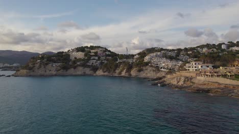 Vista-Aérea-De-La-Costa-De-Mallorca-En-España